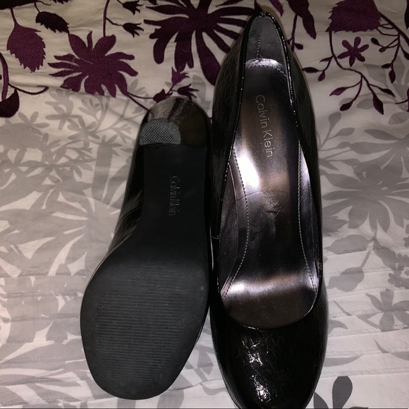 Heels - Picture 3 of 3